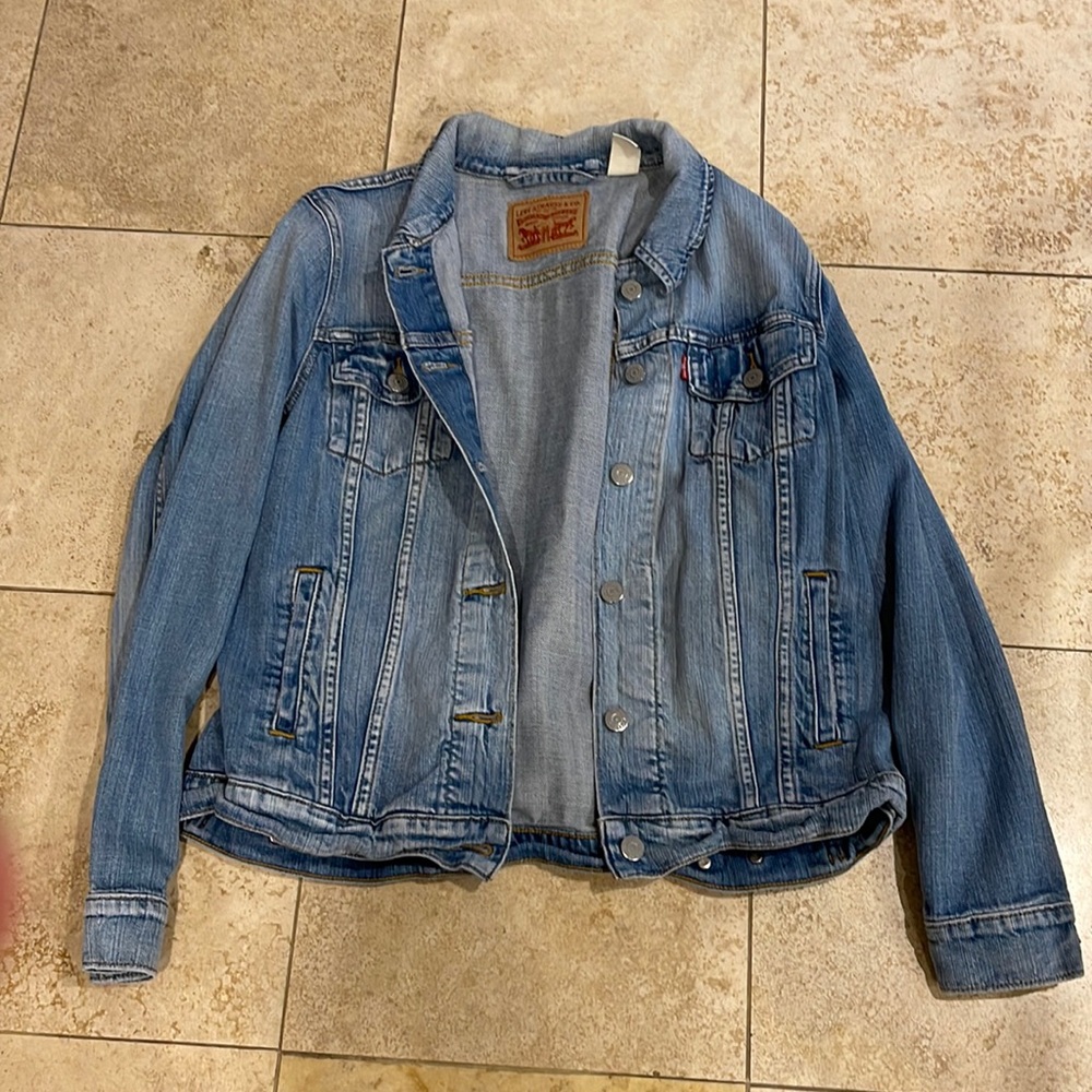 Levis jean jacket size large